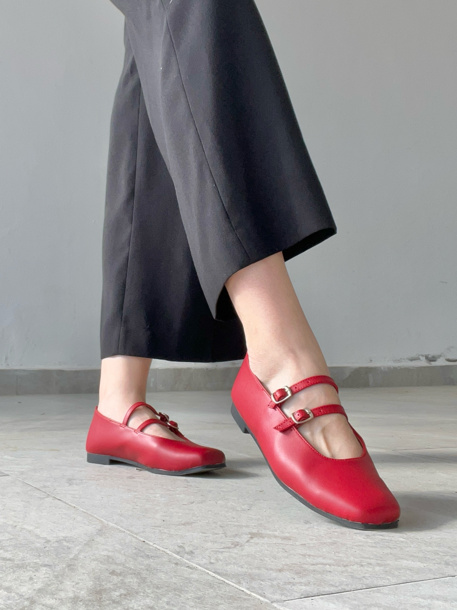 zapatilla piso rojo